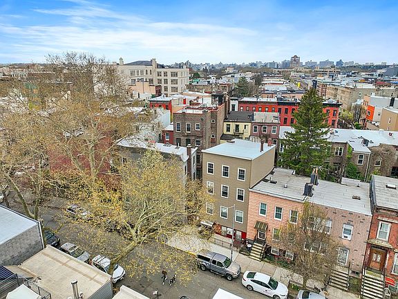5th image of 128 Oak St