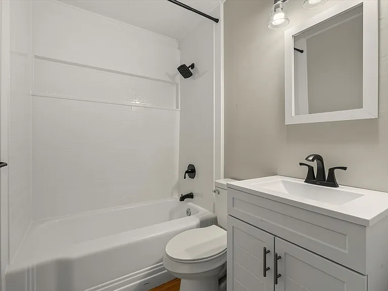 710 E Chestnut St — Photo 5