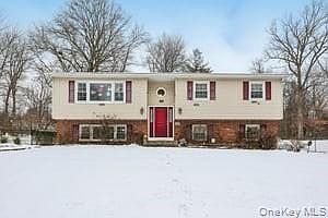 1st image of 14 Westlyn Drive
