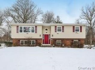 14 Westlyn Dr, Bardonia, NY 10954