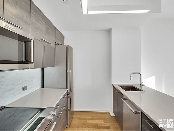 4th image of 172 Montague St #4L