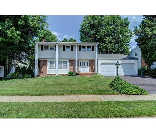 100 Beechwood Ave photo 1