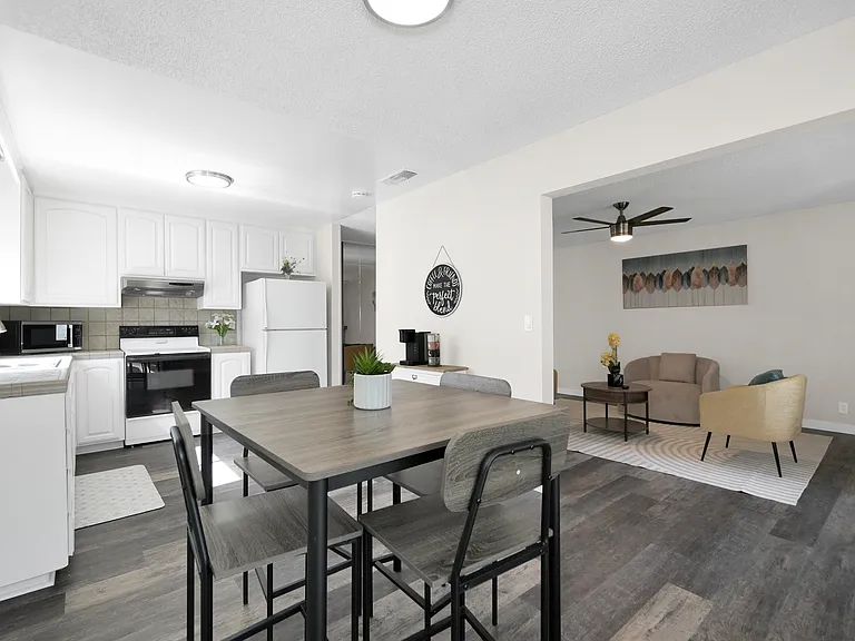 2401 La Salle Ct — Photo 7