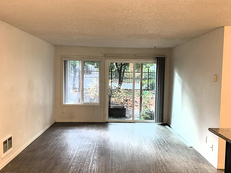 2301 SE Courtney Ave #10 — Photo 1