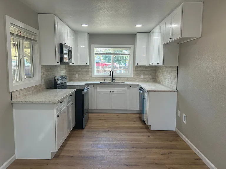 1404 Grape Ave — Photo 7