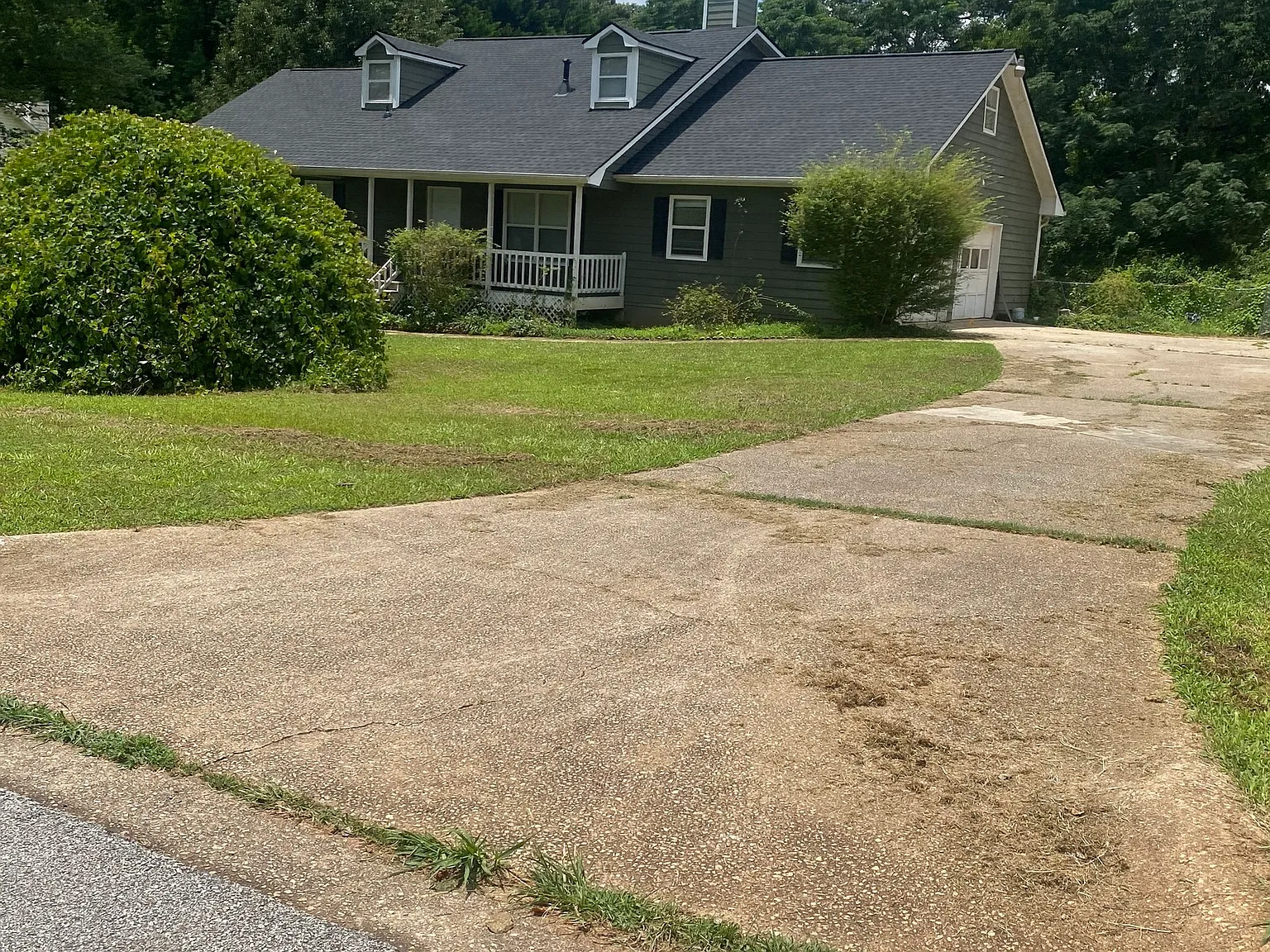 6 bed, 3.0 bath, 2381 sqft, $2,300 — Photo 2