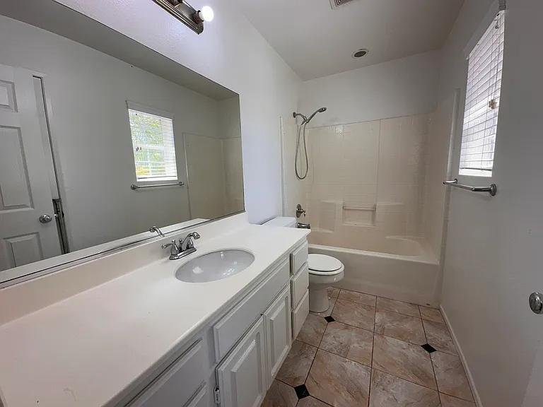 23424 Caliente Springs Ave — Photo 21