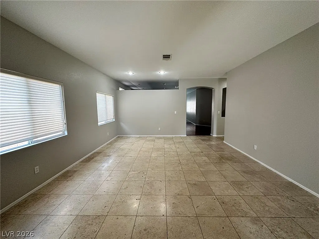 3 bed, 2.0 bath, 1994 sqft, $2,870 — Photo 4