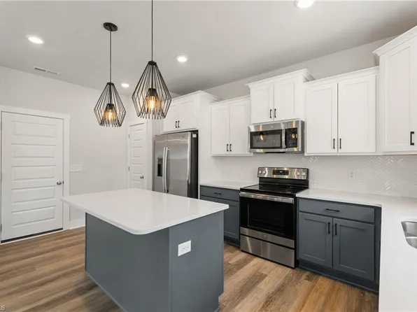 3934 Waterstone Ct, Kernersville, NC 27284