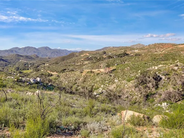 2 Decker Canyon Rd, Lake Elsinore, CA 92530