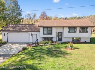 8630 S Meridian Rd, Laingsburg, MI 48848