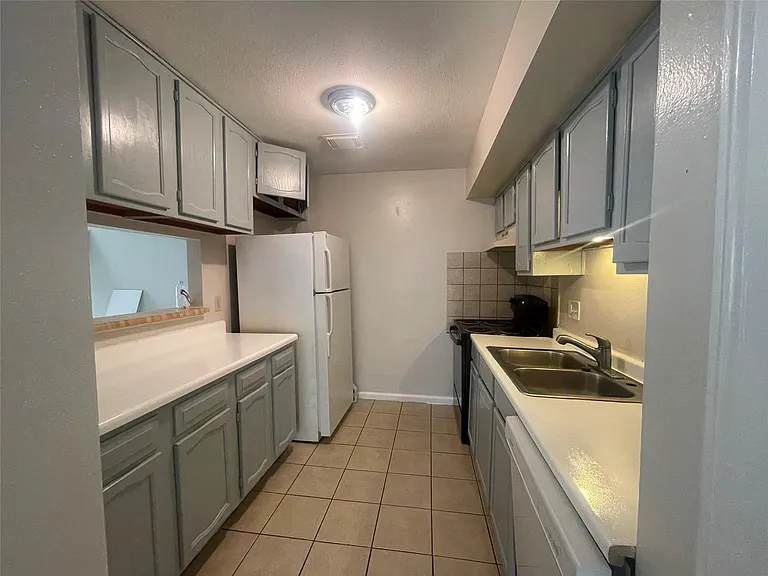 7715 Rolling Ridge Dr — Photo 6