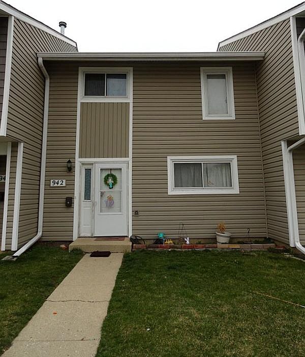1st image of 942 Sandpiper Ct Unit 942
