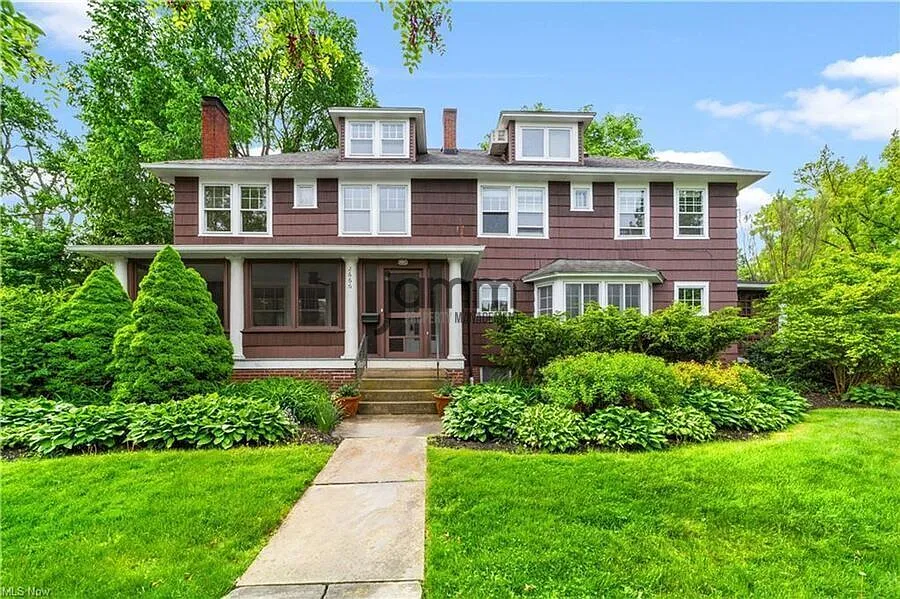 Stunning 5 bedroom Town home in Cleveland Heights — Photo 1