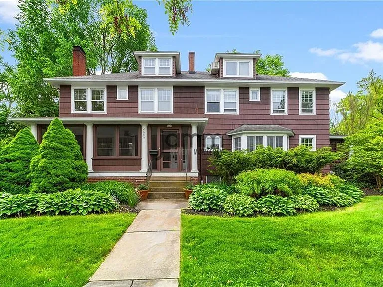 2425 Demington Dr — Photo 17