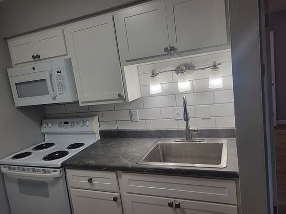 2nd image of 2727 Hampton Ave #203