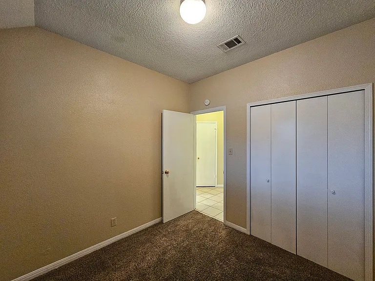 2606 Remington Dr — Photo 17