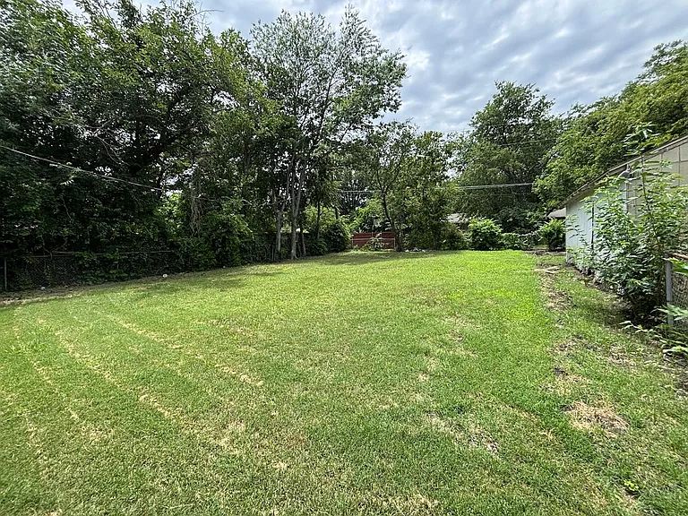408 Maple St — Photo 9
