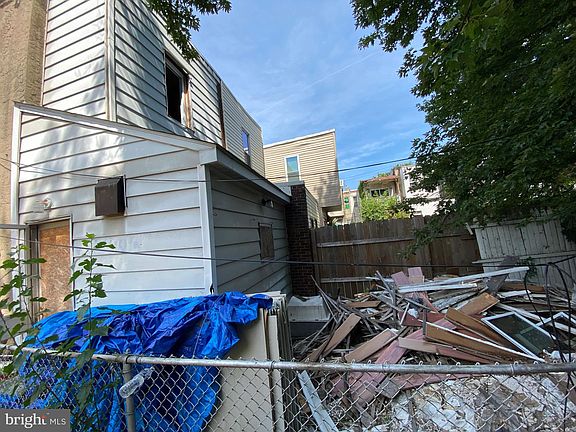 5th image of 1829 E Monmouth St