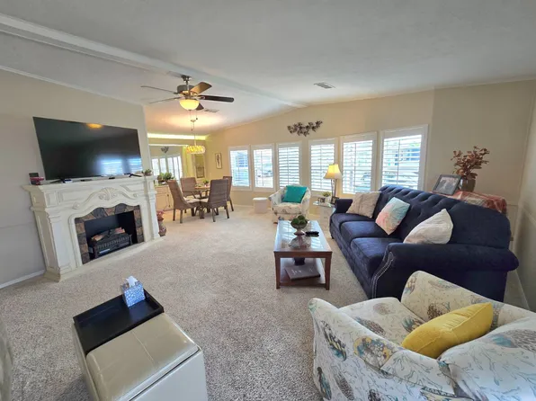 587 Sunrise Ln, North Fort Myers, FL 33903