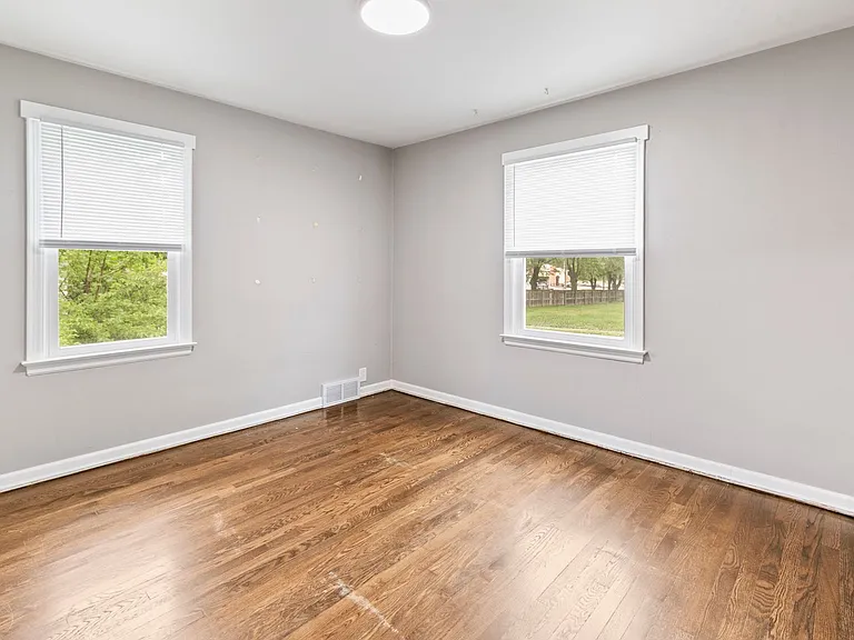 4841 Pierce St — Photo 13