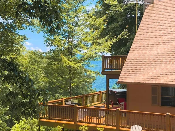 27 Morning Glory Ln, Maggie Valley, NC 28751