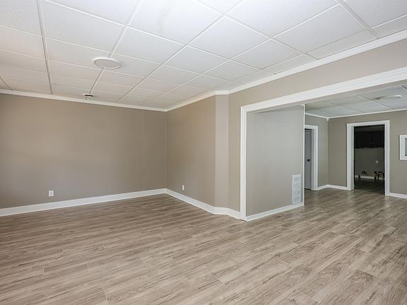 2nd image of 524 W 4th St