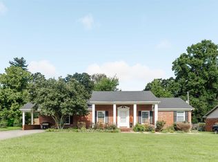 806 Minerva Pl, Murray, KY 42071