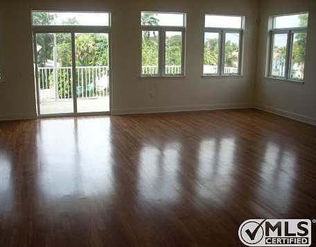 3rd image of 305 E Ocean Ave #Townhouse 1