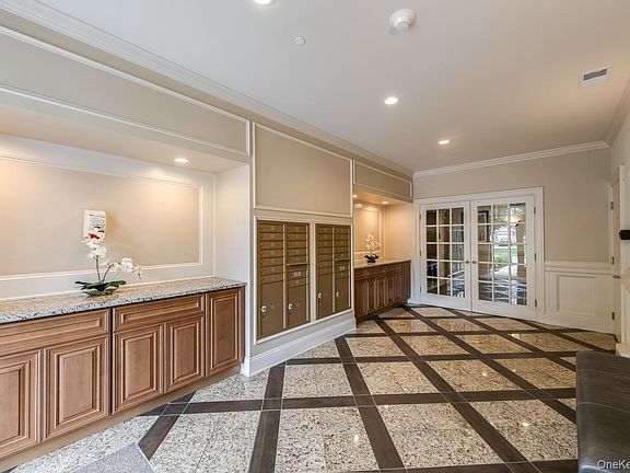 3rd image of 835 Regency Drive