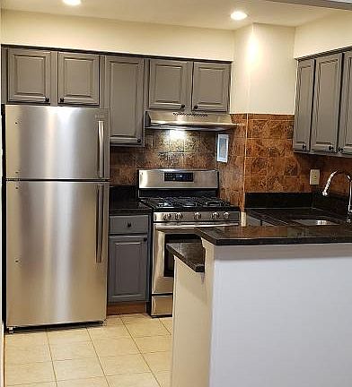 Kitchen - granite countertop, stainless steel appliances with dishwasher