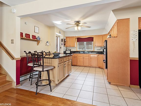 4th image of 9421 Major Ave