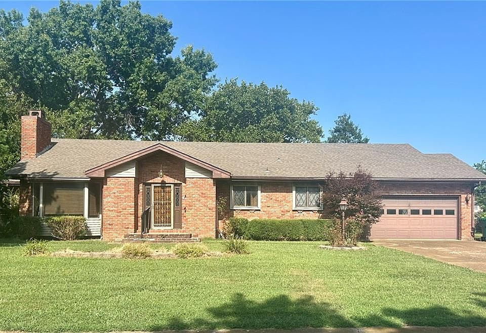 1st image of 108 Crestview Dr