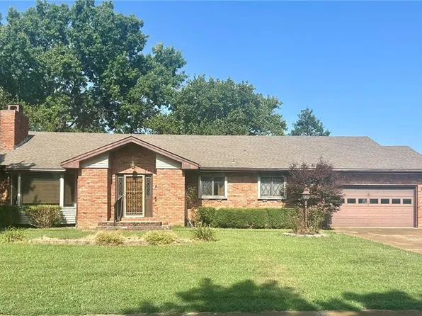 108 Crestview Dr, Parsons, KS 67357