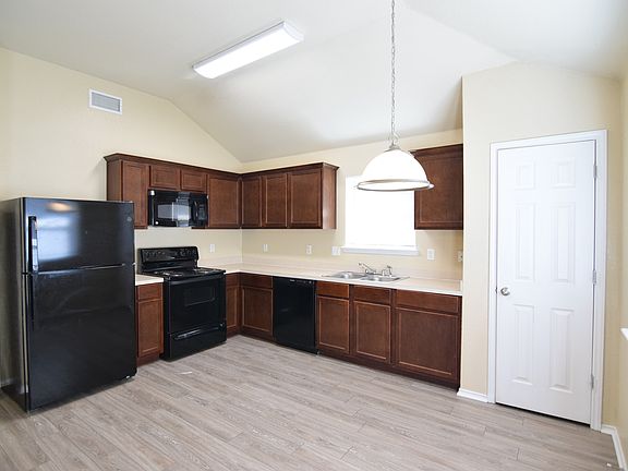 4th image of 7319 Upland Bend Dr