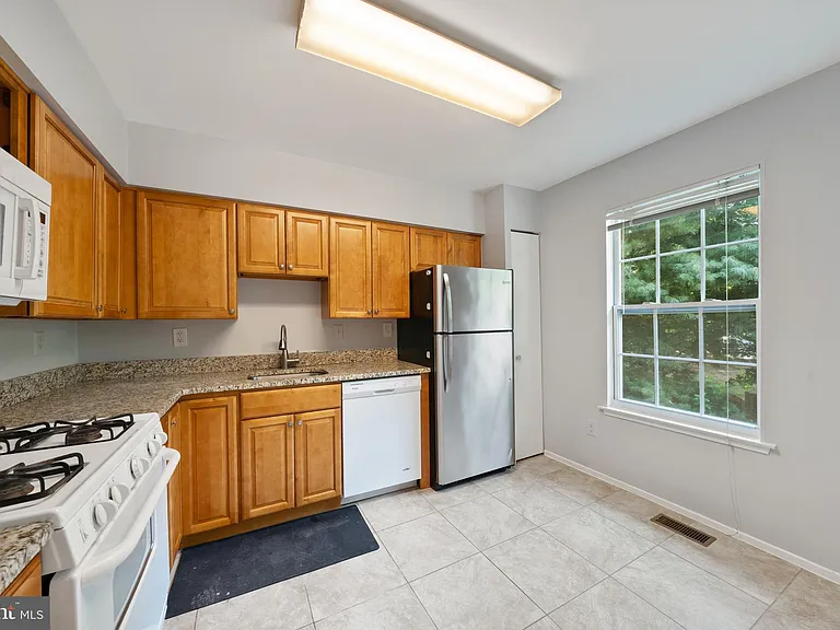 7767 Hiawatha Ln — Photo 2