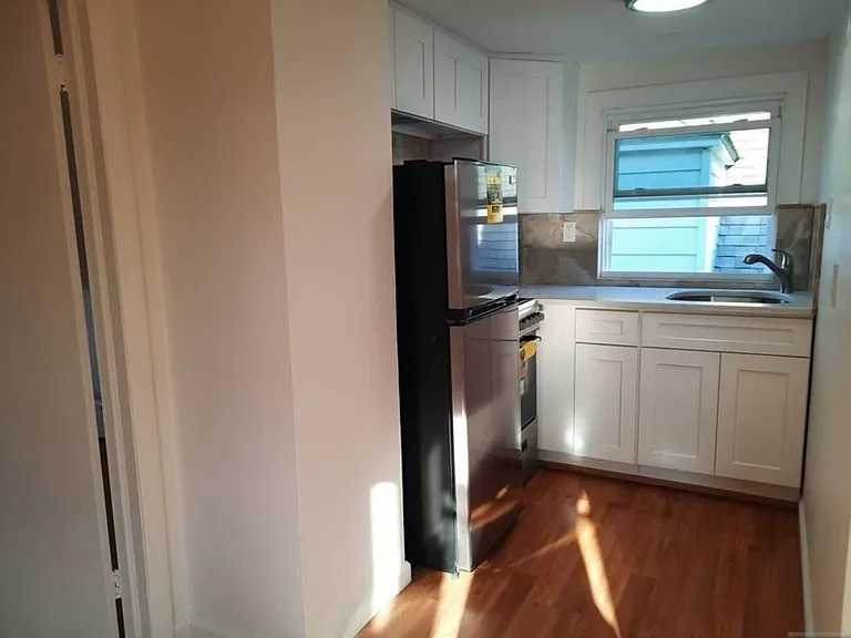 92 Lester St #3 — Photo 4