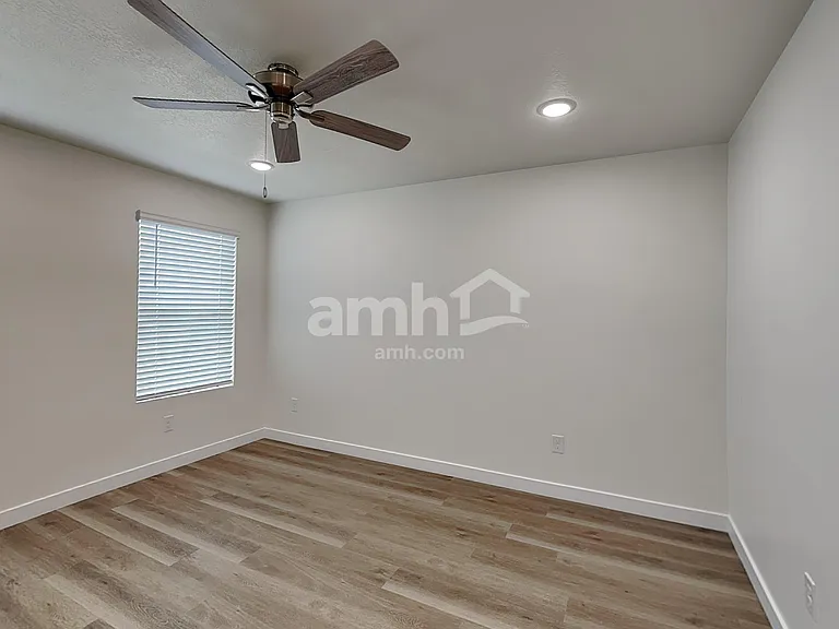 1284 W Mahogany St — Photo 8