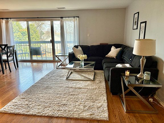 4th image of 5806A Wolf Rd #4