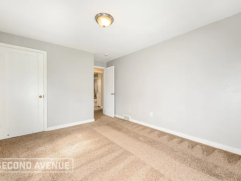 220 Briarwood Dr — Photo 15