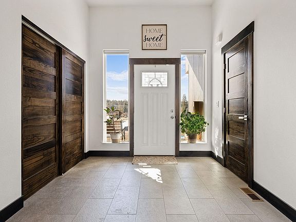 3rd image of 3519 E Chattaroy Rd