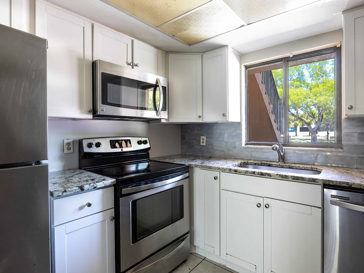 2 bed, 752 sqft, $1,300 — Photo 3