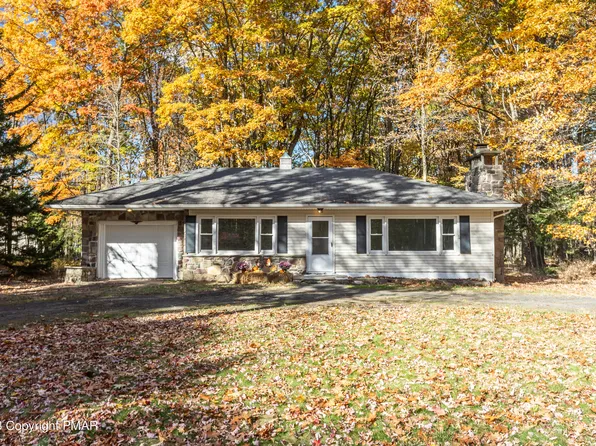 5204 Hummingbird Dr, Pocono Summit, PA 18346