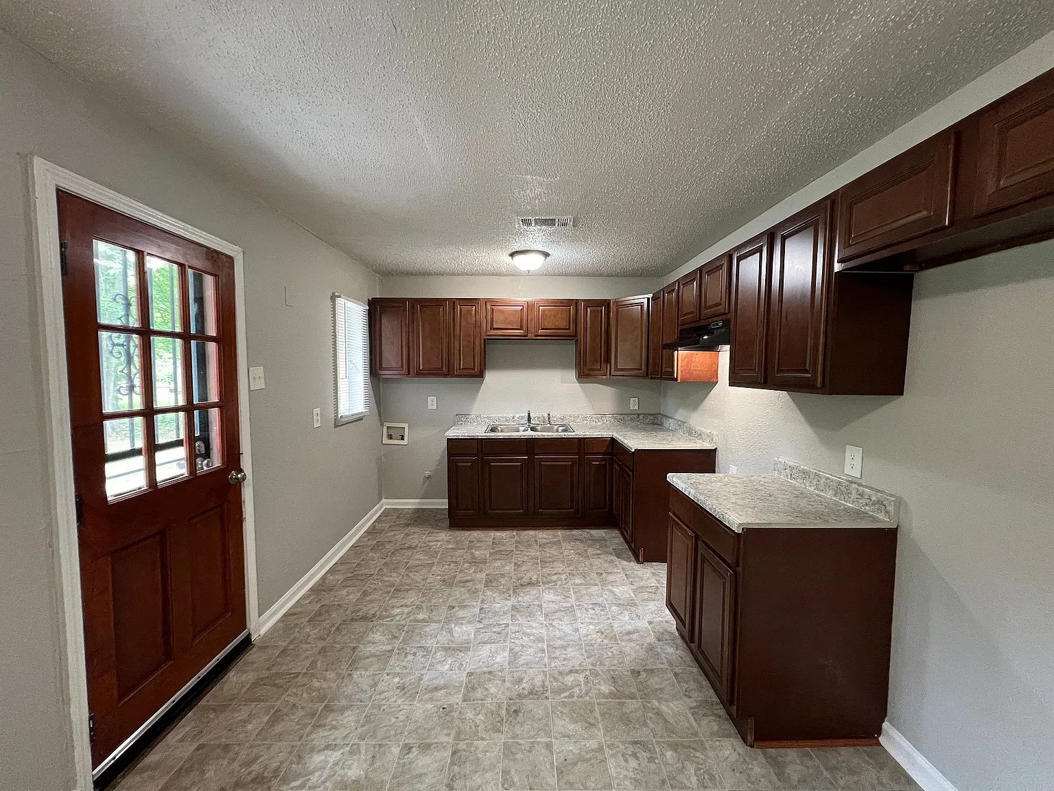 668 Delta Rd — Photo 3