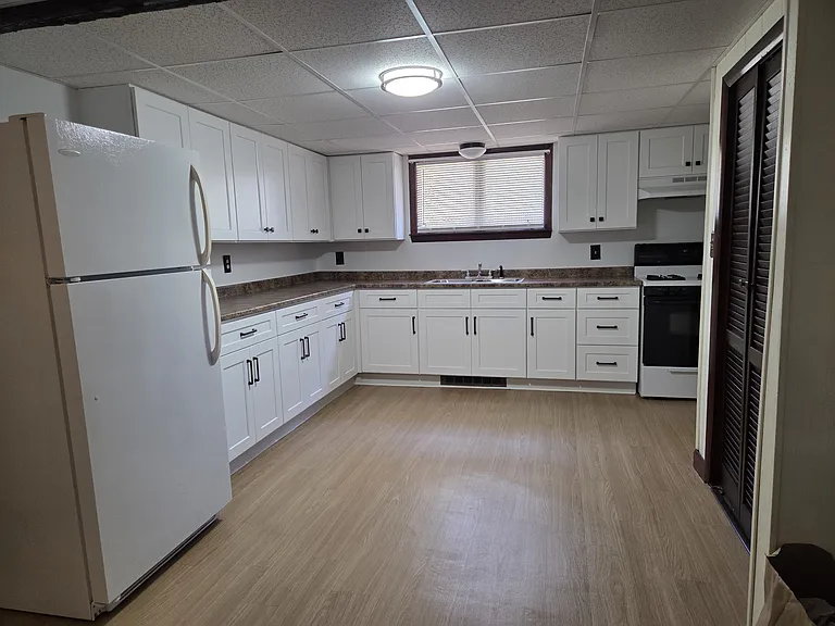 21 W Carpenter St #BASEMENT — Photo 1