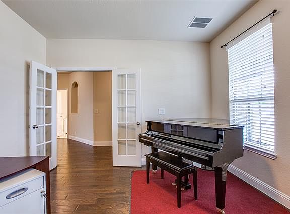 5th image of 3505 Delta Dr