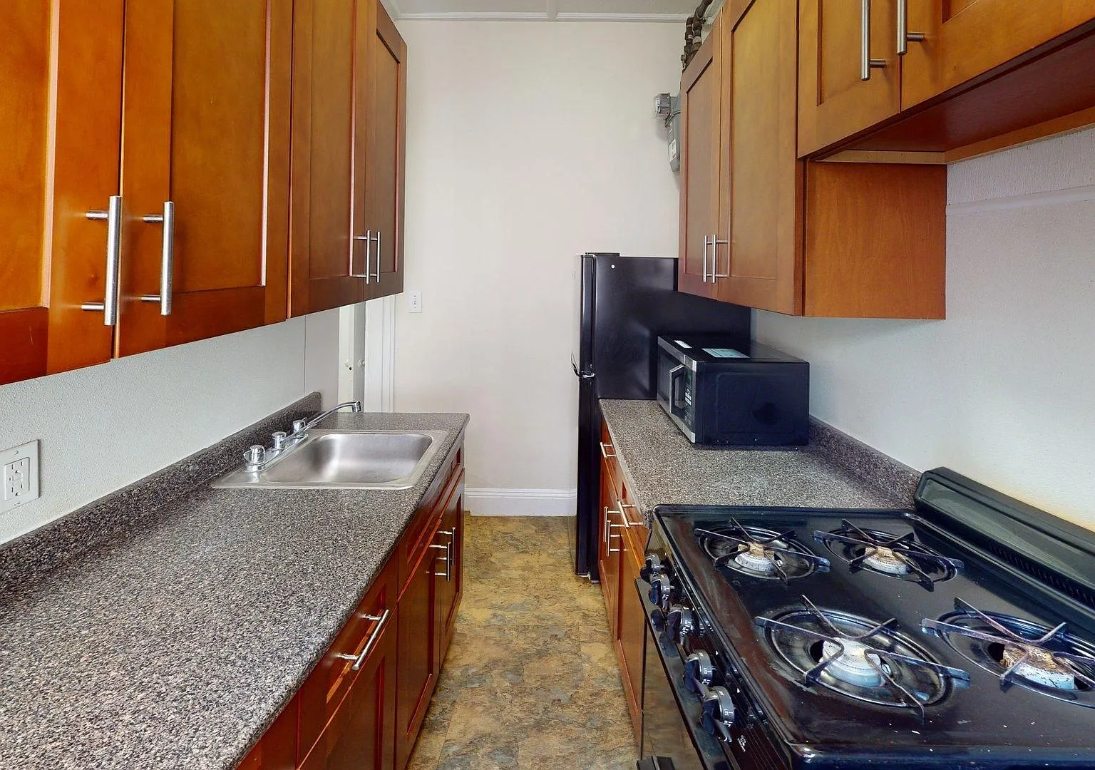 Nicely renovated studio in the heart of Fenway! — Photo 1