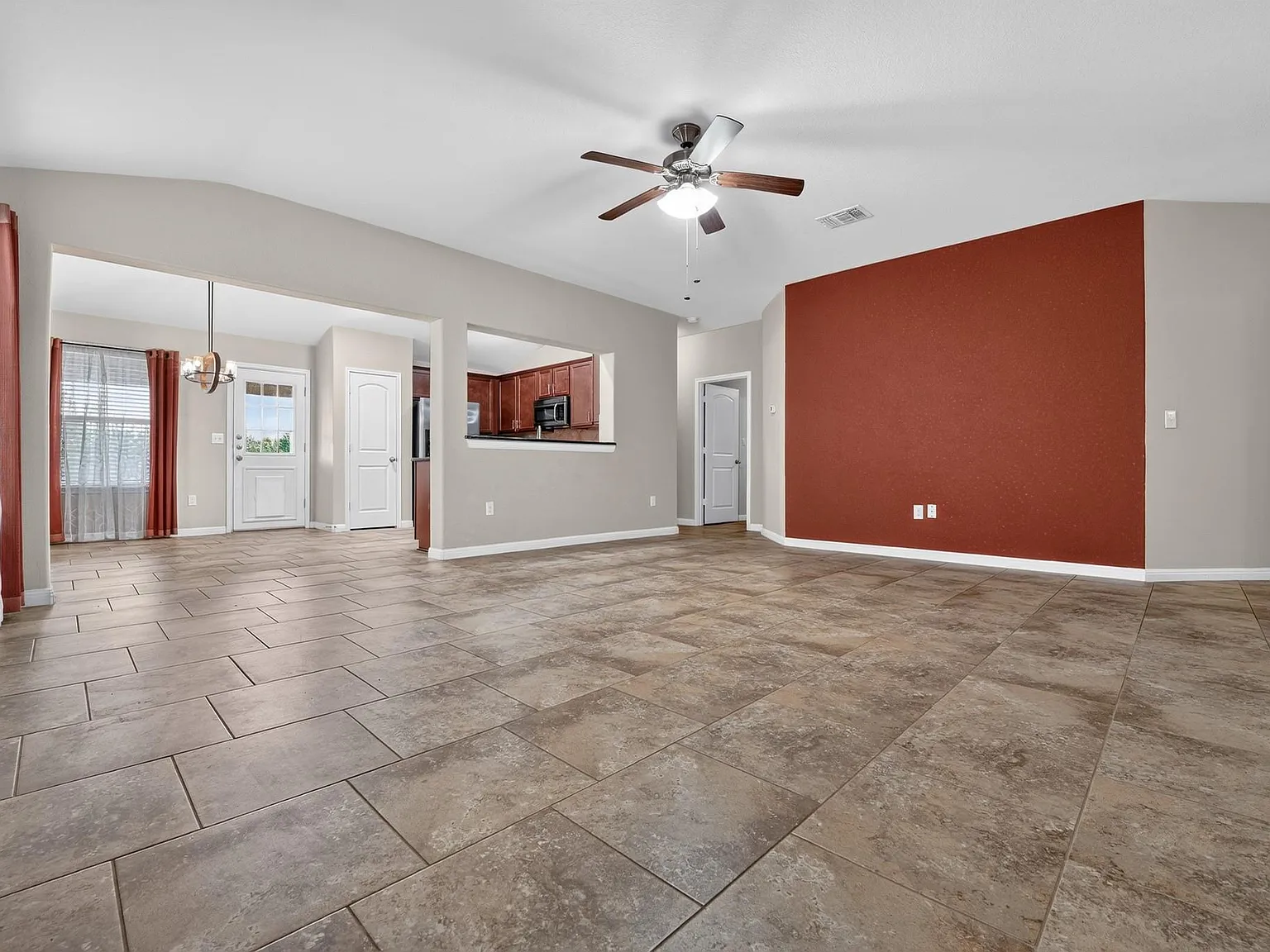3 bed, 2.0 bath, 1640 sqft, $1,850 — Photo 3