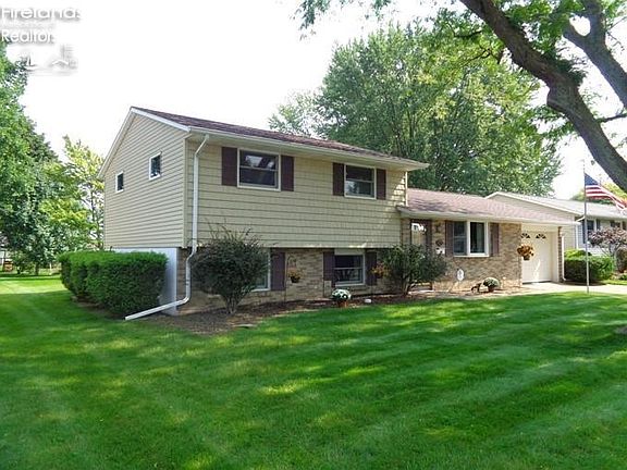 3rd image of 2818 Park Ln