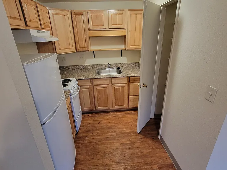 Knoll West Apartments — Photo 29